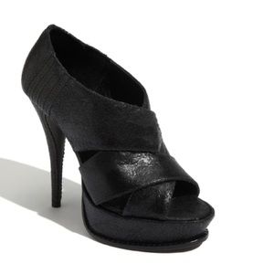 Elizabeth and James “E-Milla” Platform Heel Sz 8.5